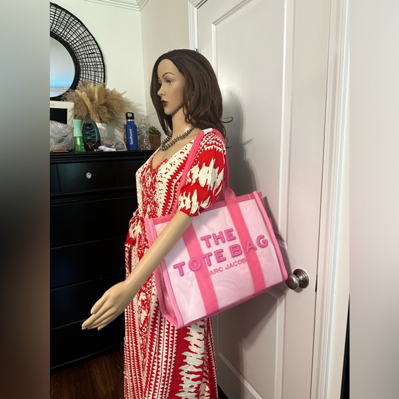 Authentic Marc Jacob’s Candy Pink Mesh Large Tote w/Dust Bag - Picture 6 of 8